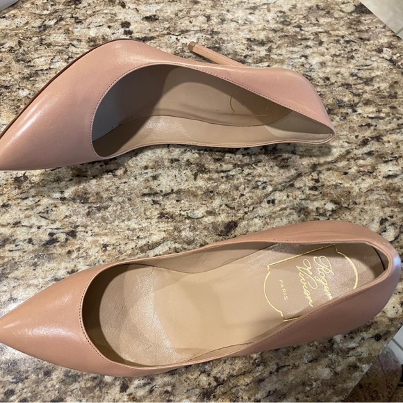 Roger Vivier Cream Heels Elegant Design